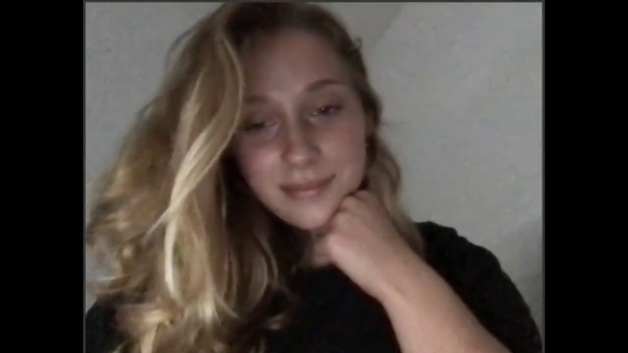 Omegle: slut takes her dildo hard