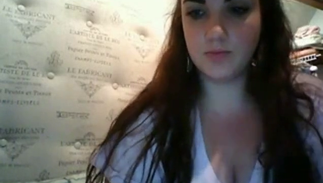 Big Beautiful Teen Plays With her Pussy 🔊