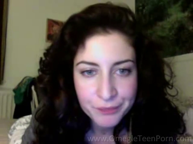 Amateur omegle slut loves to show all