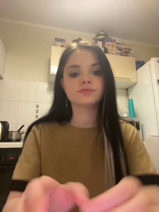 Two Webcam Girls Don’t Waste Time