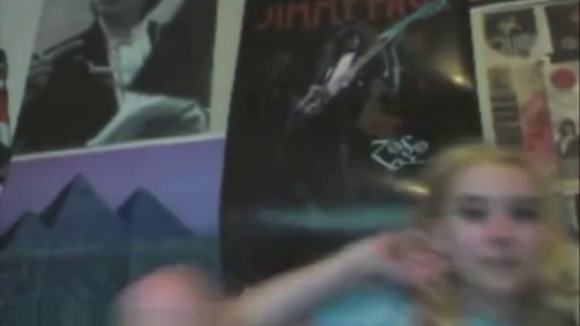 2 omegle girls trying to win point games