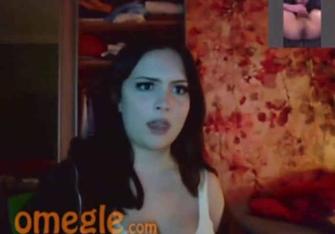 [Omegle] Self-suck Reaction Makes Her Giggle