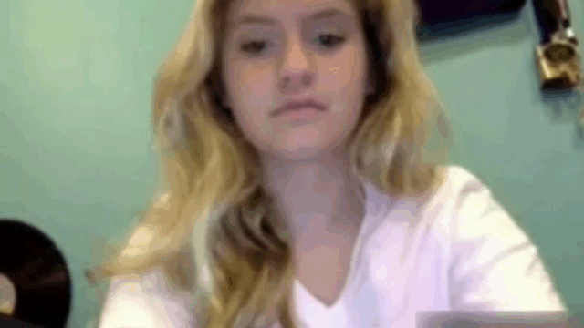 Cute Blonde Bates Her Pussy on Webcam
