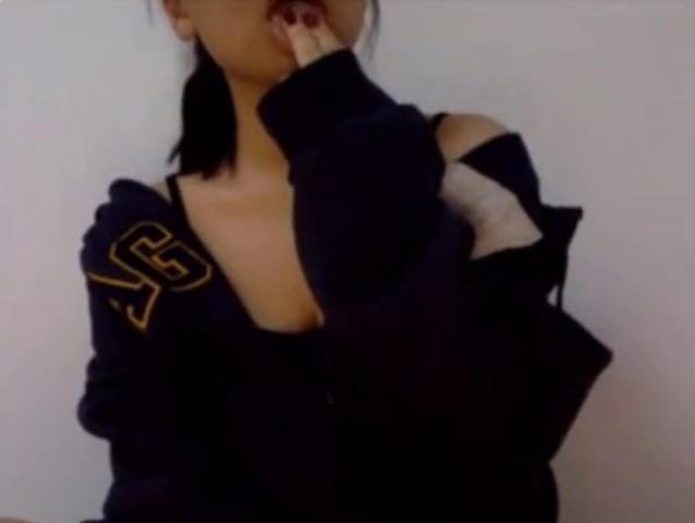 [Omegle] Cutie sucks fingers and masturbates