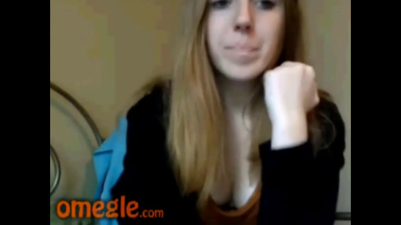 [Omegle] Cute Blonde Teen Plays The Game