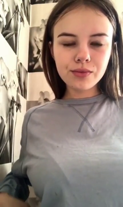 Cute Webcam Girl With Great Body and Tits Bates