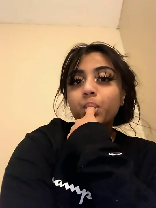 Big Tits & Clit Teen Bating /w Fingers & Toys